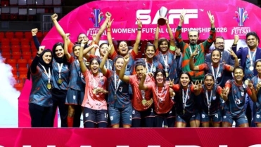 দেশে ফিরছে সাফজয়ী নারী ফুটসাল দল, ছাদখোলা বাসে দেওয়া হবে সংবর্ধনা